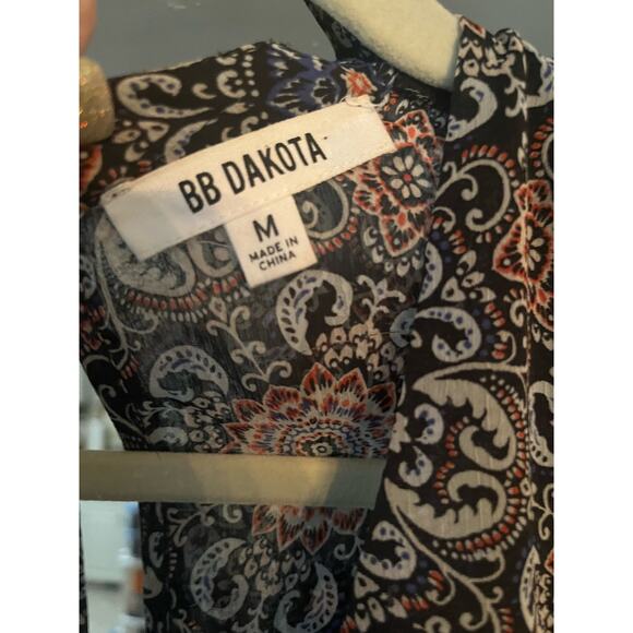 BB Dakota Sleeveless Blouse Womans Medium Geometric Print Lightweight Flowy - Picture 6 of 8